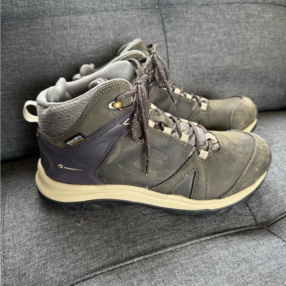 KEEN Women’s Hiking Boots Size